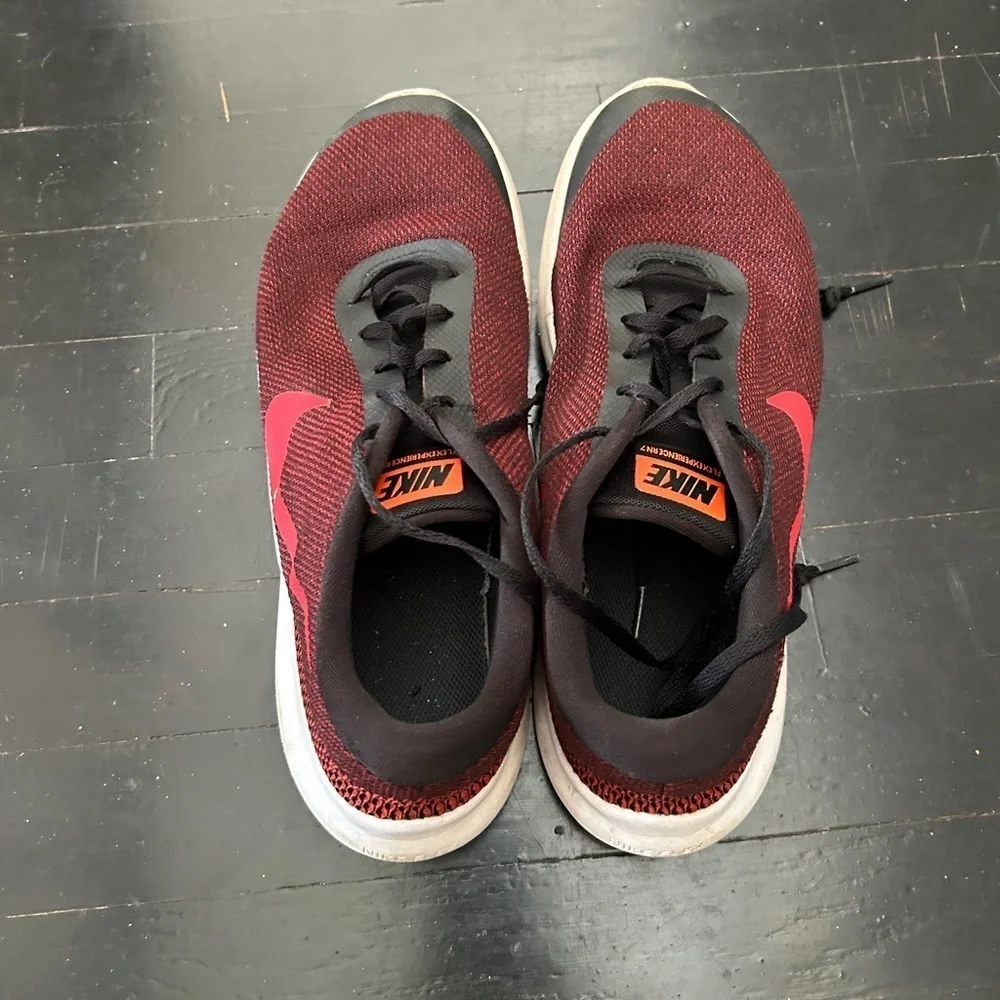 Nike Men’s Flex Experience Running Shoes. Size 11